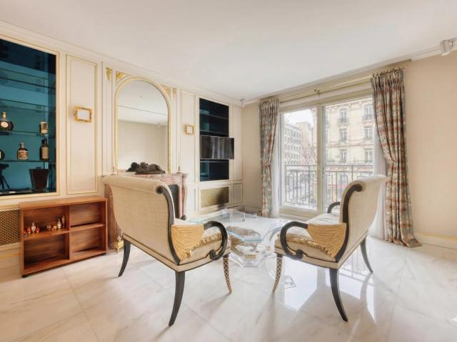 Avenue Montaigne, pied à terre d'exception