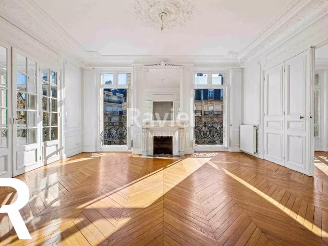 AVENUE NIEL 7 PIECES 199M2 4 chambres