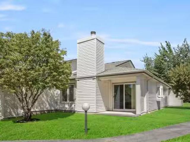 Avenue, Surrey, BC, V4A 1T5 house for lease Listing ID R31.