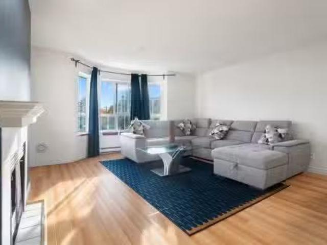 Avenue, Surrey, BC, V3R 0W8 Single Family Property For Sale.