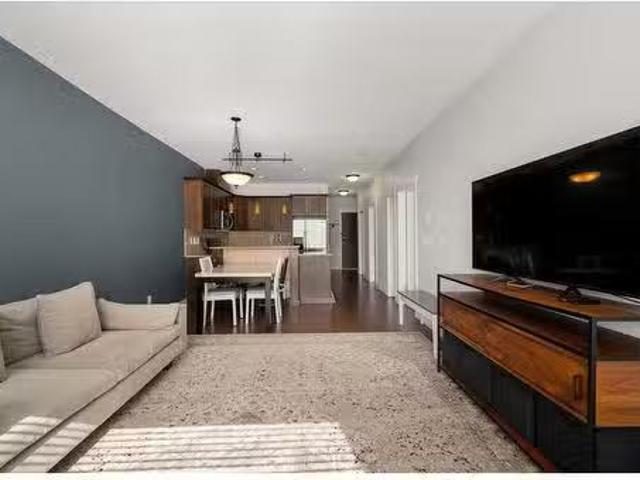 Avenue, Surrey, BC, V3T 0E1 Single Family Property For Sale.
