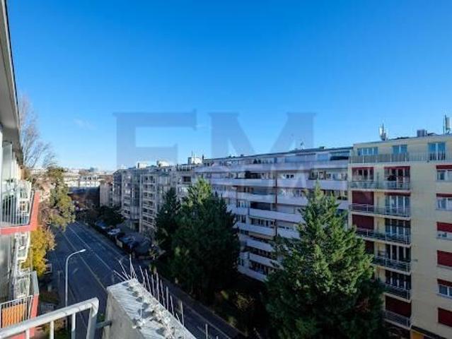 Avenue Wendt 3 rooms of approximately 54 m² on the 3rd floor