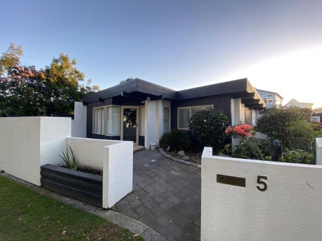 avenues, 2 bedrooms