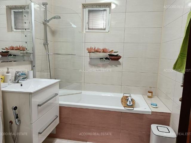 Aviației, 2 camere + birou, 2 bai, bucatarie imensa, total 98mp