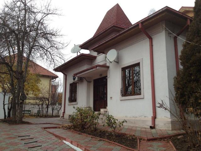 Aviatiei, inchiriere casa la curte