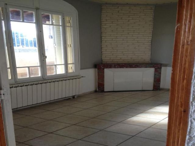 AVIGNON Maison de ville type 3 au 1er étage.A 5min du centre ville, superficie 84m² environ