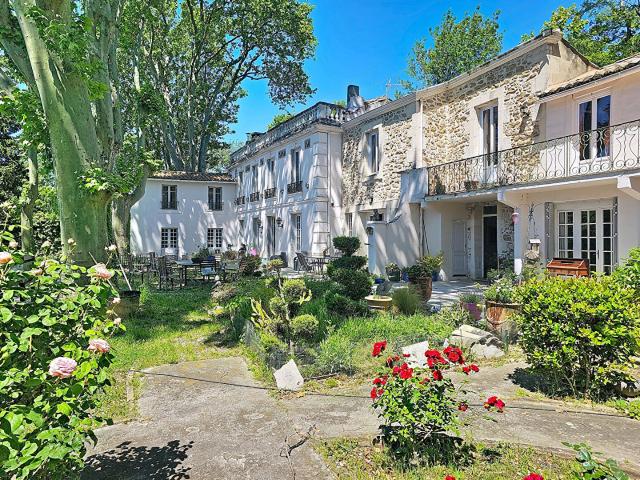 Avignon. Maison de caractère 10 pièces 410 m2 avec 2 habitations