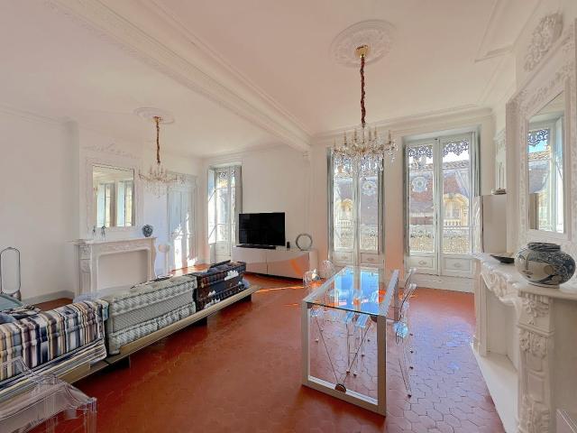 Avignon, Elegance Haussmannienne À Deux Pas Du Palais Des Pa. 128m² Avignon