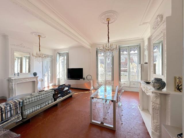 Avignon, Elegance Haussmannienne À Deux Pas Du Palais Des Pa. 128m² Avignon
