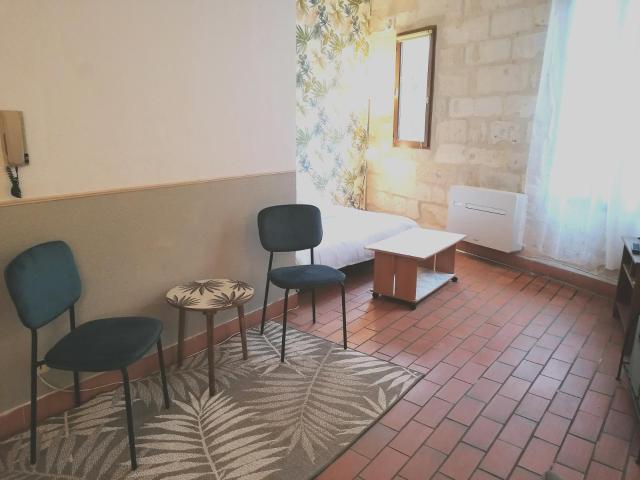 Avignon IM 5 mn fac joli studio meublé 24 m2