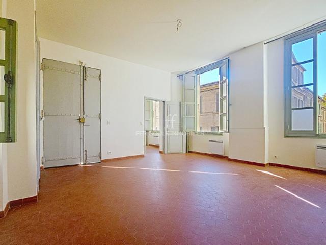 Avignon intra muros. Appartement 4 pièces 78 m2 dans un hôtel particulier