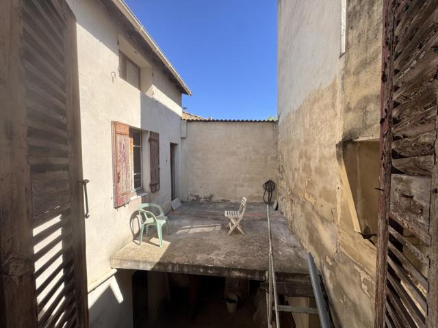 AVIGNON INTRAMUROS BIEN RARE À FORT POTENTIEL Maison avec