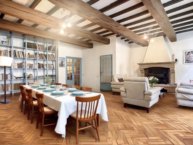 Avignon intramuros. Maison à vendre 7 pièces, 6 chambres, fort potentiel