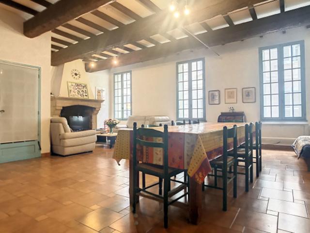 Avignon intramuros. Maison à vendre 7 pièces, 6 chambres, fort potentiel