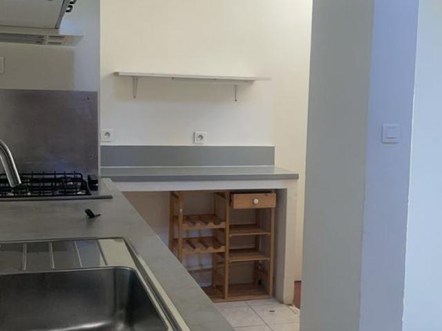 AVIGNON Proche centre maison de ville en R+1 d'une superficie de 77m² environ