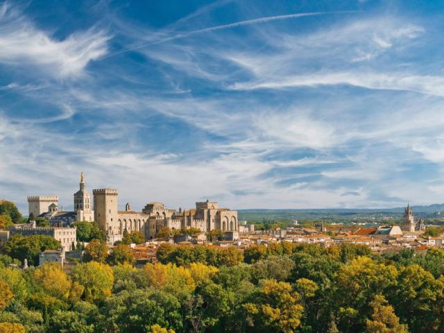 Avignon Remparts 84000