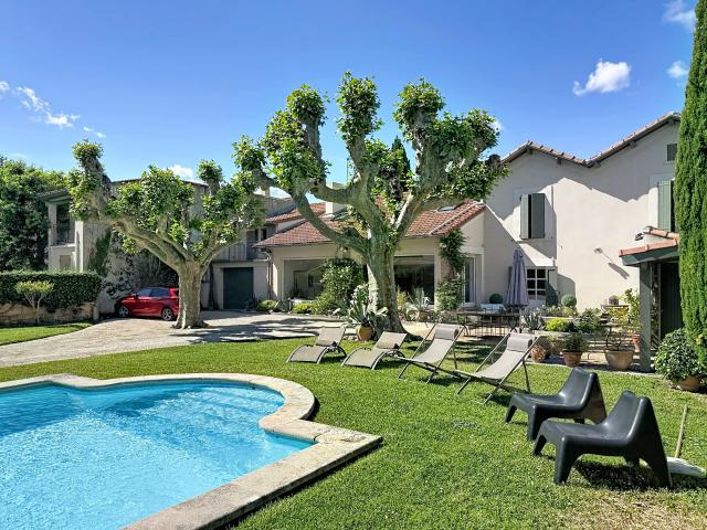 Avignon Maison 200 m2 sur parcelle de 850 m2 avec piscine Garage