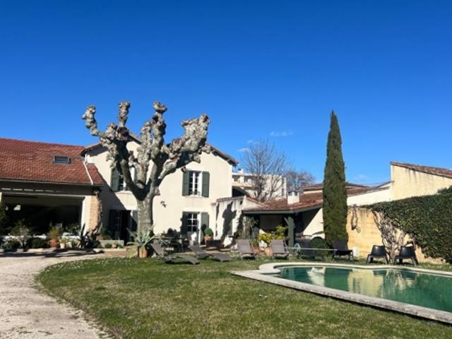 AVIGNON/MAISON DE CHARME AVEC PISCINE