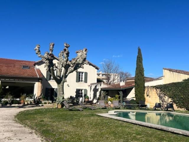 AVIGNON/MAISON DE CHARME AVEC PISCINE