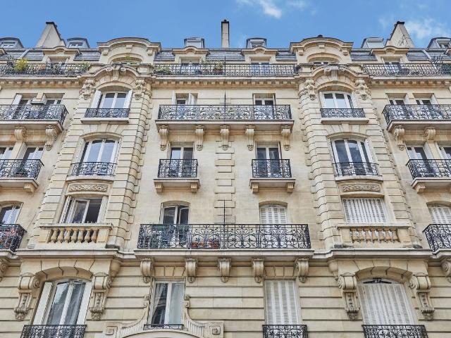 Avina 3 bedrooms in Trocadero, Paris Amsterdam Apartments for Rent