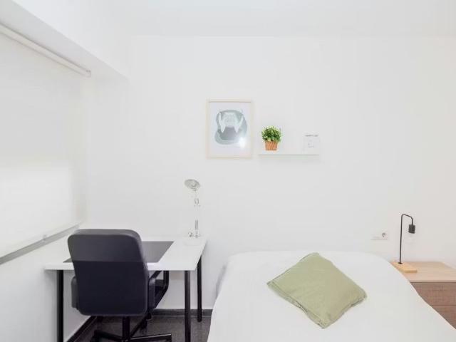 Avinguda del Port, Valencia, Valencian Community 46021