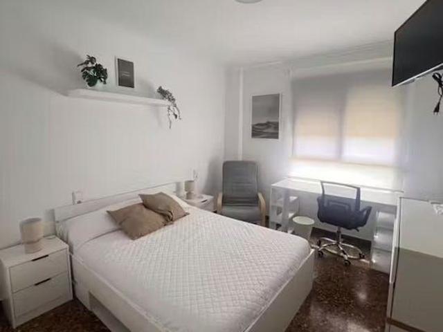 Avinguda del Primer de Maig, Valencia, Valencian Community 46017