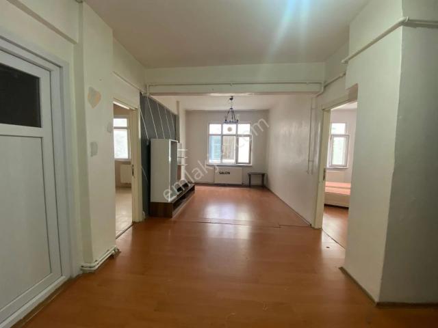 Avrupa Emak Tan sabit Gelirliye esenler Fatih Mah 68m² 1+1 2.kat,kombili,arka Bahçe Tarafına Caphe