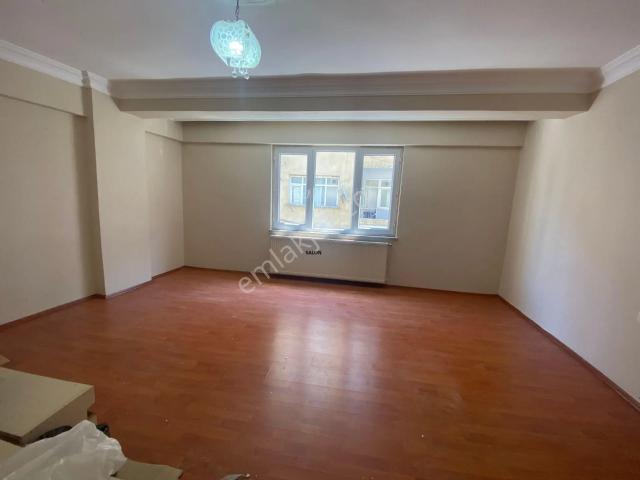 Avrupa Emlak Ta sabite Gelirliye Fatih Mah Çinçin Dere Cad 115m² 3+1 1.normal Kat,20 Yıllık,boyalı