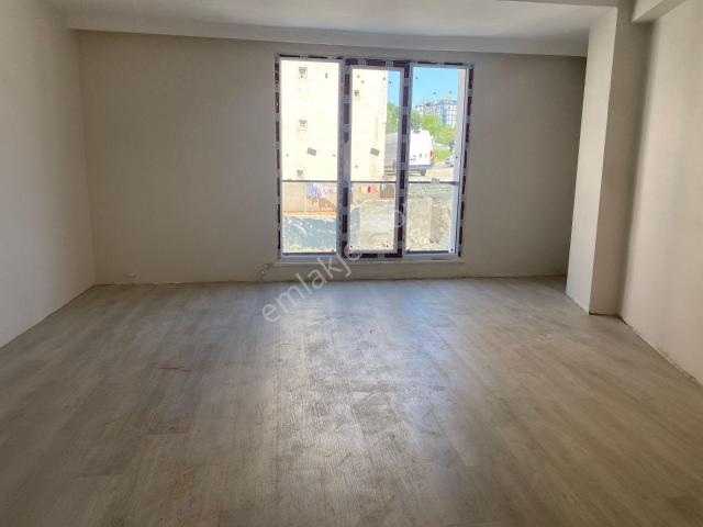 Avrupa Emlak Tan kamu Çalışanına esenler Kazım Kara Bekir Mah 84 M² 2+1 4.kat,sıfır,sondurak Metroya