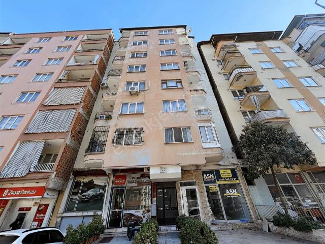 Ayşah'tan Atatürk Caddesi Üzerinde Ara Kat Satılık Daire