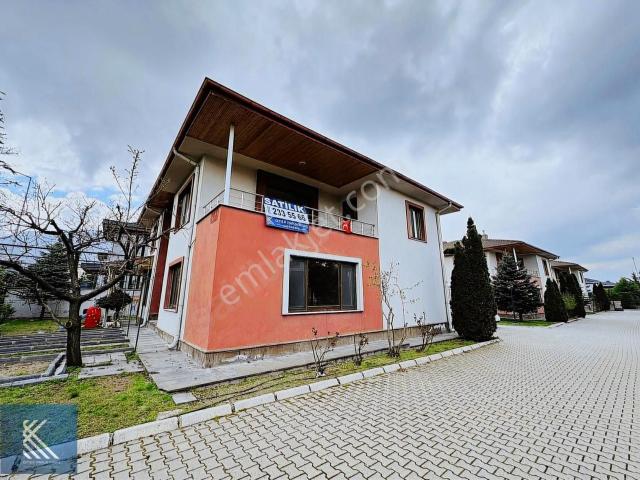 Çay Bağlarının En Güzel Lokasyonunda Satılık Villa