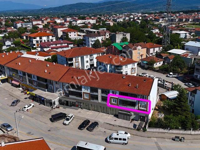 Ayşe Emlak'tan Cumhuriyet Mahalesinde Bimmarket Üstü 3+1 Satılık