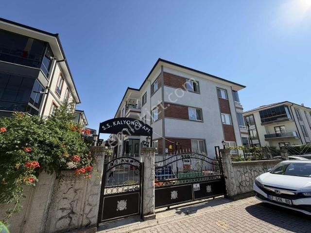 Ayşe Emlak'tan Cam Balkonlu Ebeveyn Banyolu Satılık Daire