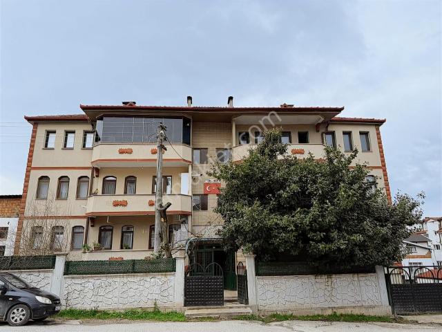 Ayşe Emlaktan Erenlerde Yarı Eşyalı Kiralık Daire