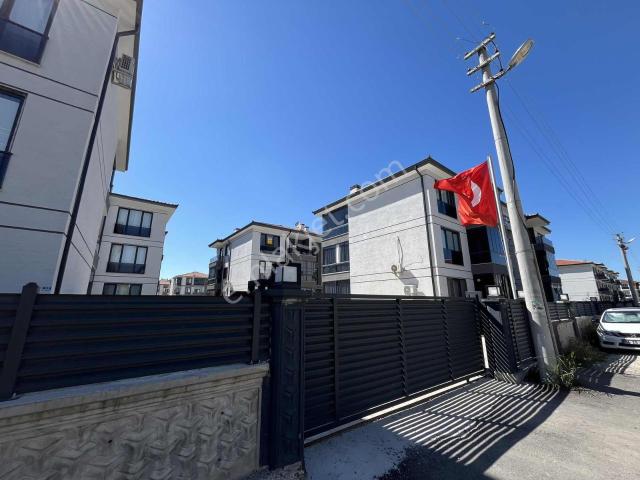 Ayşe Emlak'tan Fatih Merkez 3+1 Ebeveyn Banyolu Geniş Daire