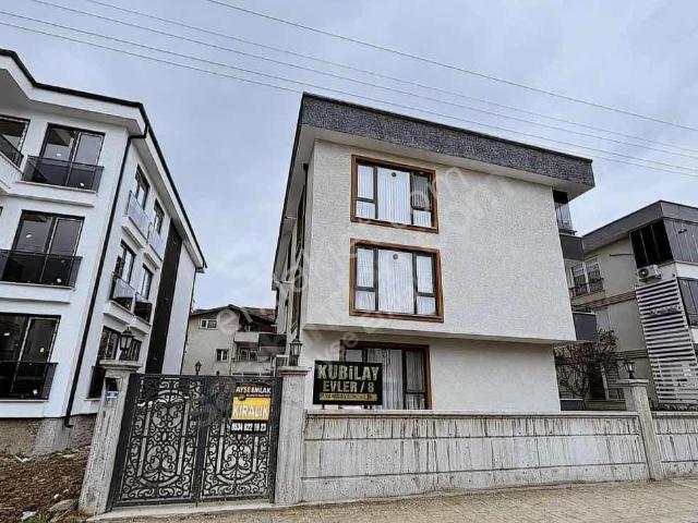 Ayşe Emlak'tan Geniş 2+1 Cam Balkonlu Daire