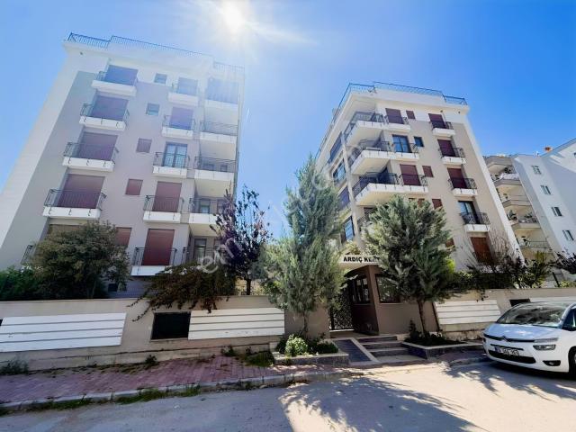 Ayşe Yenidoğan'dan Kapalı Otoparklı Havuzlu 2+1