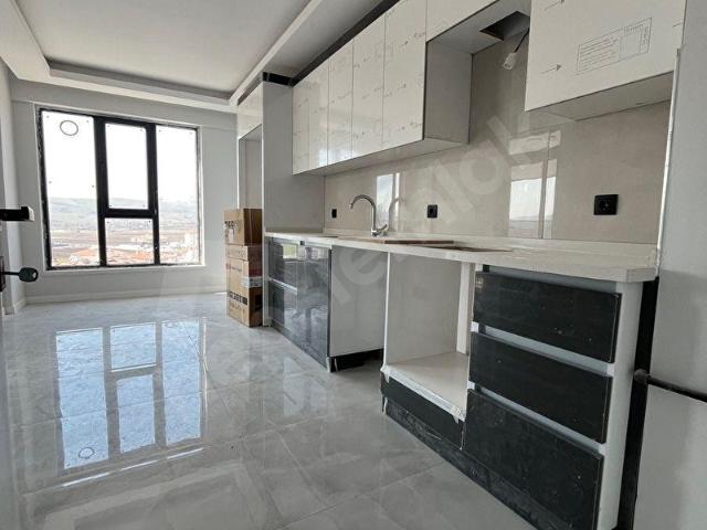 AYŞEGÜL EMLAKTAN PURSAKLAR SARAYDA 3+1 SIFIR DAİRE