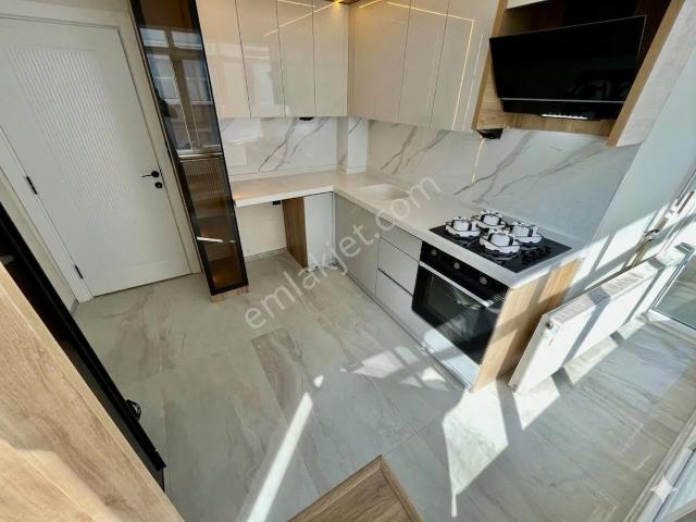 ꧁ay Emlaktan꧂akçay Merkezde Denize Sadece 100 M Ebeveyn Banyolu Satılık 2+1 İçi Komple Yapılı Daire