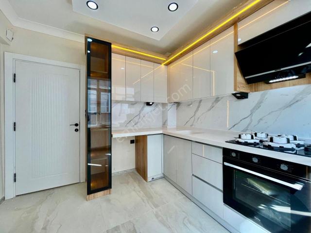 ꧁ay Emlaktan꧂akçay Merkezde Denize Sadece 100 M Ebeveyn Banyolu Satılık 2+1 İçi Komple Yapılı Daire