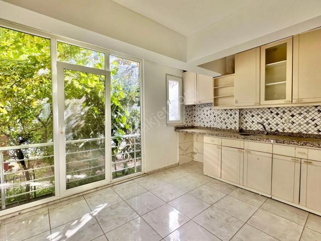 ꧁ay Emlaktan꧂akçay'da Bahçe Kullanımlı Müstakil Tadında Denize 50 M Doğalgazlı Satılık 2+1 Daire