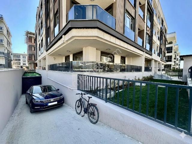 ꧁ay Emlaktan꧂akçay'da Kapalı Otoparklı Çift Asansörlü Denize Yakın Satılık 2+1 Dubleks Daire