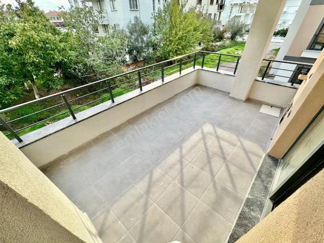 ꧁ay Emlaktan꧂avcılar'da Yüzme Havuzlu Lüks Butik Sitede Denize Sadece 300 Mt Satılık 2+1 Daire