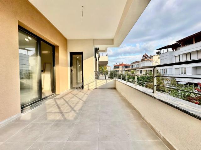 ꧁ay Emlaktan꧂avcılar'da Yüzme Havuzlu Lüks Butik Sitede Denize Sadece 300 Mt Satılık 2+1 Daire
