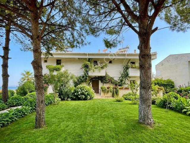 ꧁ay Emlaktan꧂hayallerinizi Süsleyecek Denize Sıfır Sitede Villa