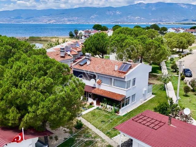 ꧁ay Emlaktan꧂hayallerinizi Süsleyecek Denize Sıfır Sitede Villa