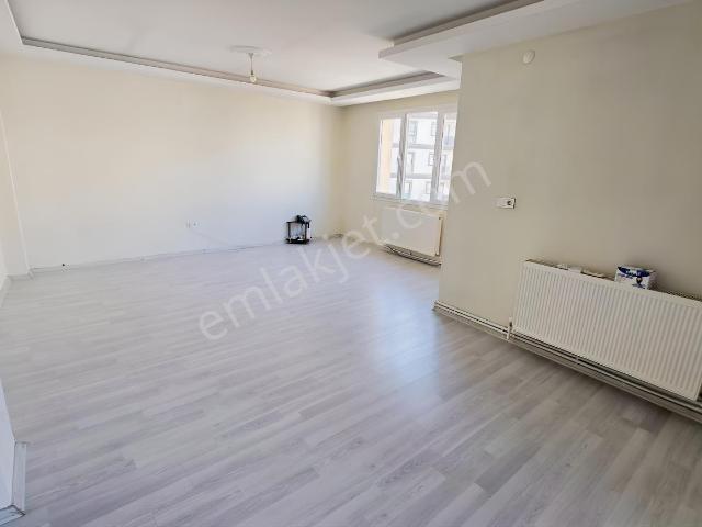 Çay Mahalle'de Kiralık Doğalgazlı Bakılımlı 3+1 Daire