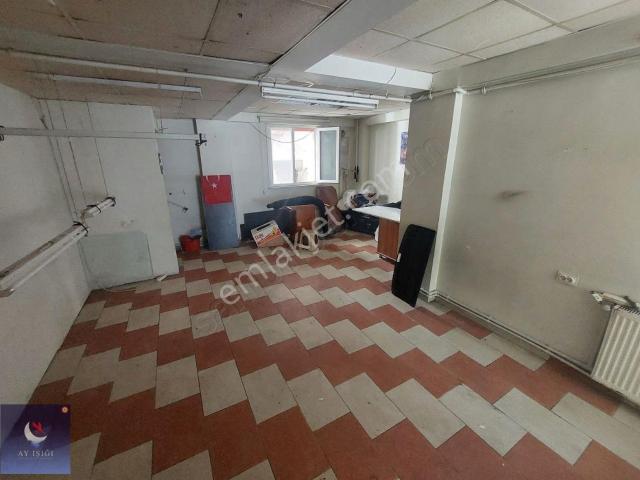 Ayışığından Molla Gürani Metrosuna Yakın 80 M2 Kiralık Dükkan