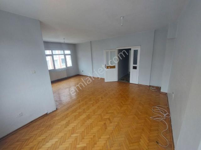 Ayışığından Basinsitesine Yakın Geniş 3+1 Kiralık Daire