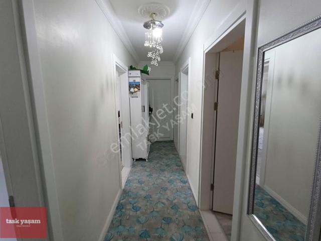 Çayırova Özgürlük Merkezi Konumda, Yenilenmiş 2+1 Satılık Daire